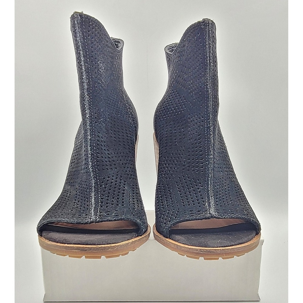 Lucky Brand Vacob Black Suede Perforated Open Toe Ankle Booties Block Heel 7 M - Picture 3 of 9